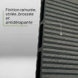 Terrasse moderne en composite gris anthracite, avec salon de jardin et pot de fleurs Fuji, alliant confort et esthétique.
